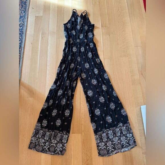 SO Navy and White Halter Jumpsuit with Wide-Leg Design - Picture 3 of 6